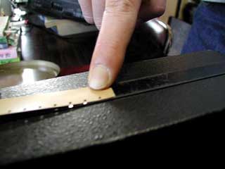 先端を白い線に合わせます。