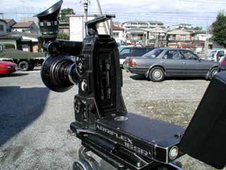 さぁ、いよいよキャメラ本体にセットします。